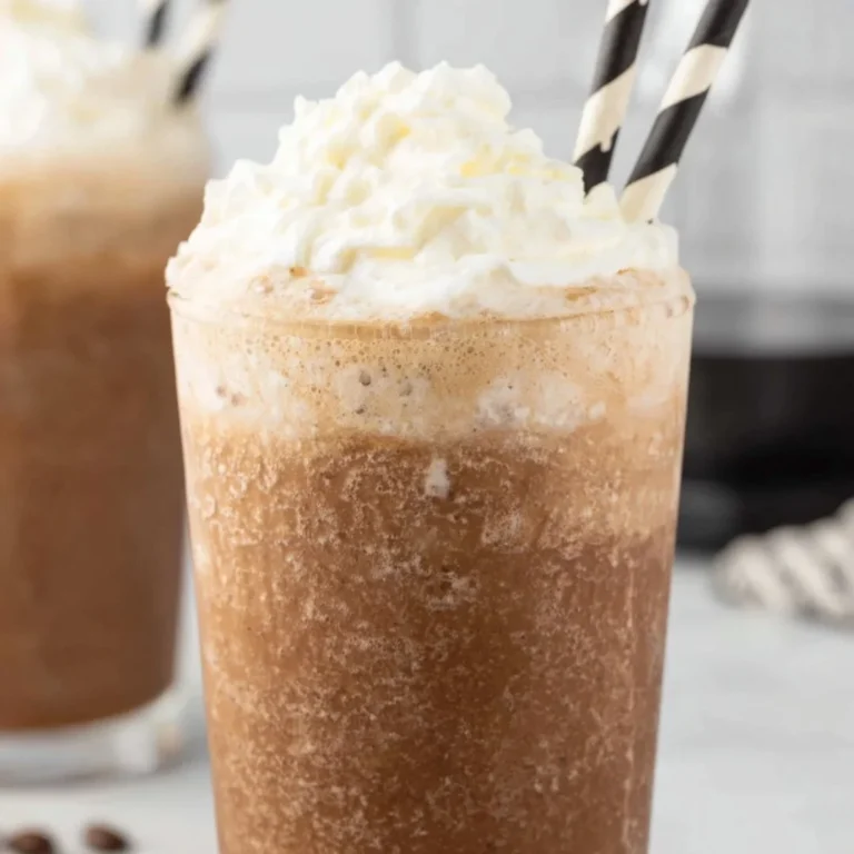 Refreshing coffee smoothie recipe with blended coffee, bananas, and oats.